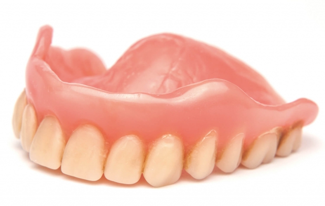 Zahnprothese als Zahnersatz für einen Patienten unserer Zahnklinik in Ungarn