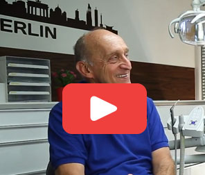 Donau Dental Oberarzt Dr. Harmati erklärt die Funktionsweise einer Stegprothese
